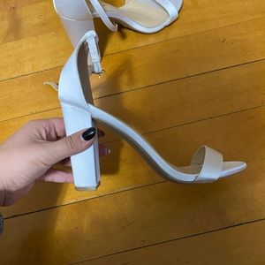 Like new white lulu heels